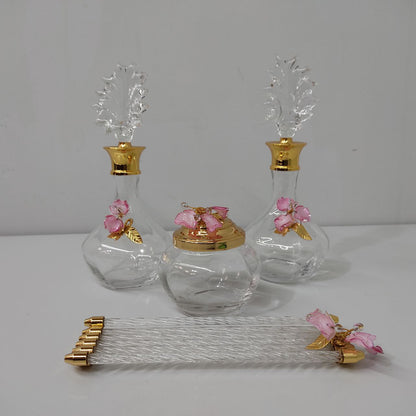 SET DE TOCADOR VINTAGE DE CRISTAL CON DETALLES FLORALES Y ACABADOS DORADOS – 4 PIEZAS