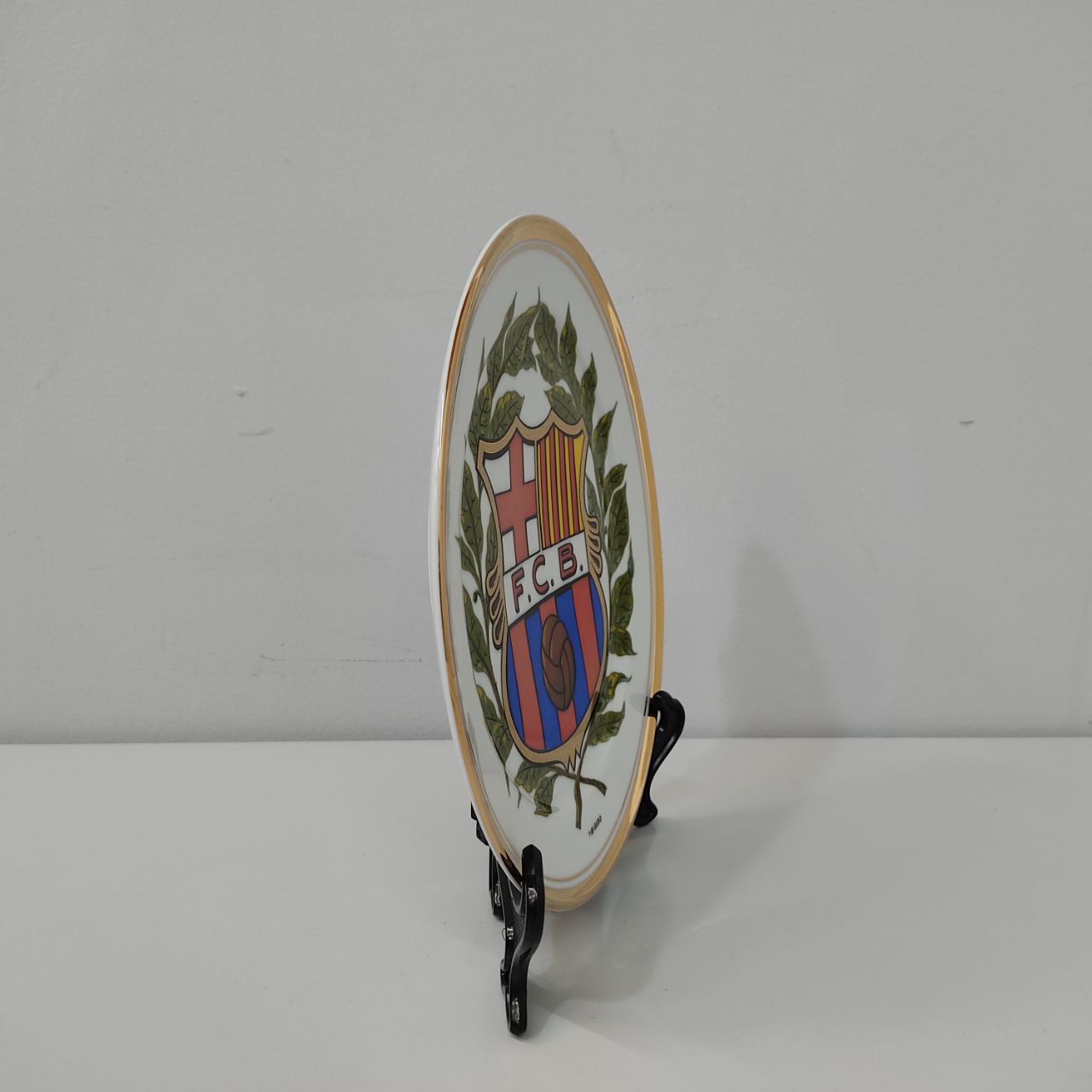 PLATO DE COLECCIÓN DEL BARÇA – ESCUDO CENTRAL Y BORDES DORADOS