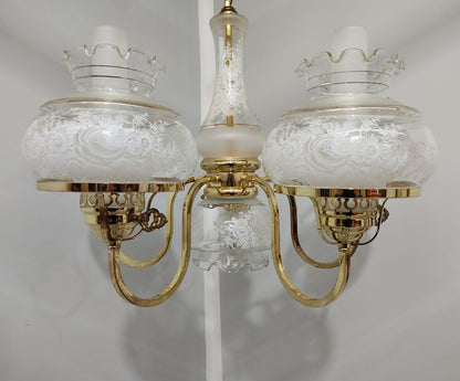 ELEGANTE LÁMPARA COLGANTE DE TECHO CON 6 DOBLES TULIPAS DE CRISTAL GRABADO, DETALLES FLORALES Y ESTRUCTURA DORADA