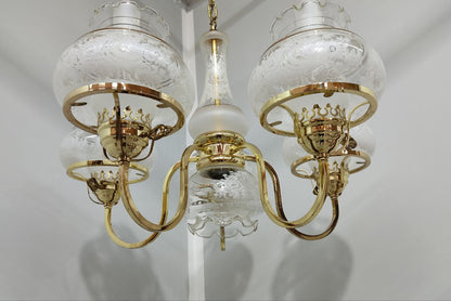 ELEGANTE LÁMPARA COLGANTE DE TECHO CON 6 DOBLES TULIPAS DE CRISTAL GRABADO, DETALLES FLORALES Y ESTRUCTURA DORADA