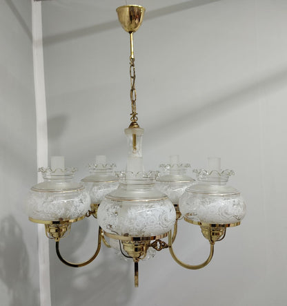 ELEGANTE LÁMPARA COLGANTE DE TECHO CON 6 DOBLES TULIPAS DE CRISTAL GRABADO, DETALLES FLORALES Y ESTRUCTURA DORADA