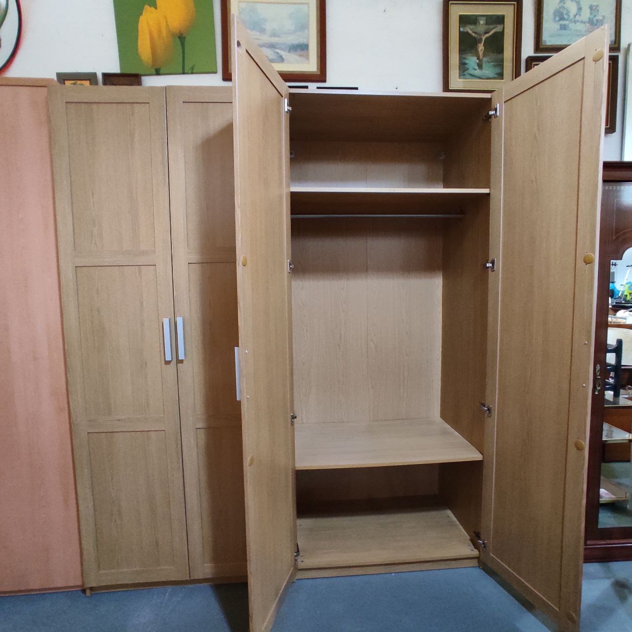 ARMARIOS ROPEROS IKEA – MARRÓN CON TIRADORES GRIS