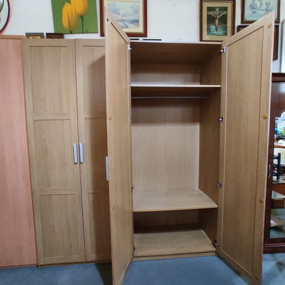 ARMARIOS ROPEROS IKEA – MARRÓN CON TIRADORES GRIS