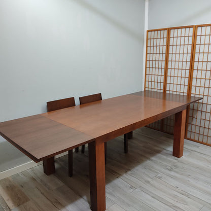 CONJUNTO DE MESA DE COMEDOR EXTENSIBLE DE MADERA MACIZA + 4 SILLAS TAPIZADAS EN PIEL NEGRA