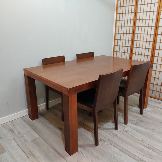 CONJUNTO DE MESA DE COMEDOR EXTENSIBLE DE MADERA MACIZA + 4 SILLAS TAPIZADAS EN PIEL NEGRA