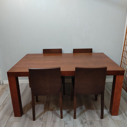CONJUNTO DE MESA DE COMEDOR EXTENSIBLE DE MADERA MACIZA + 4 SILLAS TAPIZADAS EN PIEL NEGRA