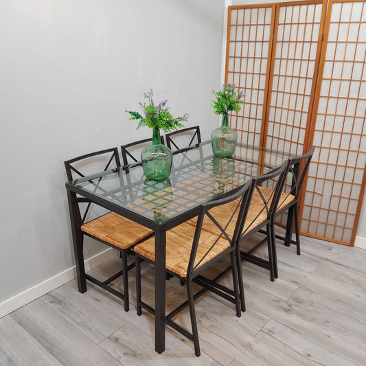 CONJUNTO MESA FIJA DE FORJA NEGRA CON DOBLE CRISTAL Y BANDEJA INFERIOR + 6 SILLAS DE FORJA Y MIMBRE IKEA