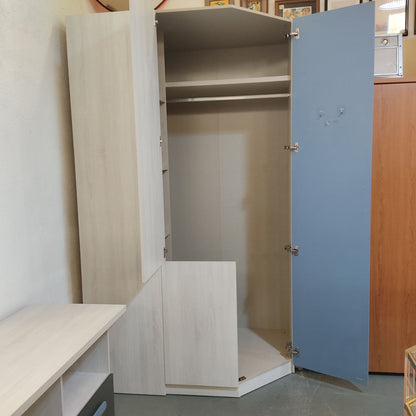 ARMARIO ROPERO ESQUINERO 3 PUERTAS EN BLANCO ANDERSEN CON DETALLES AZUL MATE