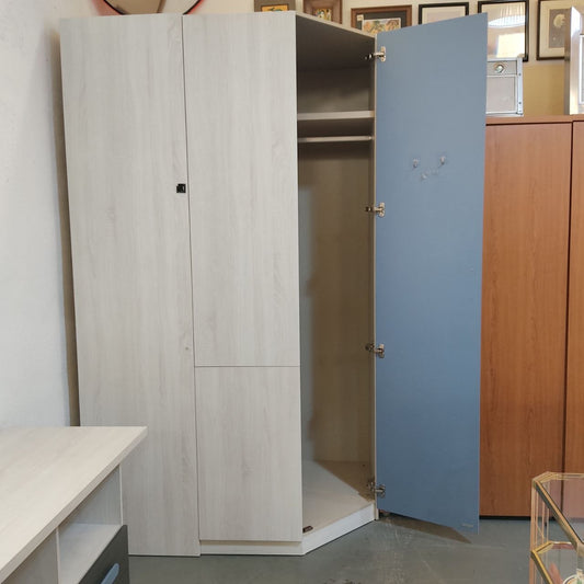 ARMARIO ROPERO ESQUINERO 3 PUERTAS EN BLANCO ANDERSEN CON DETALLES AZUL MATE