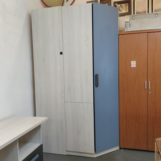 ARMARIO ROPERO ESQUINERO 3 PUERTAS EN BLANCO ANDERSEN CON DETALLES AZUL MATE