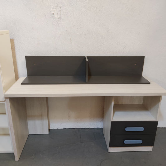 MESA ESCRITORIO BLANCO ANDERSEN CON TIRADORES AZUL Y ESTANTE DE PARED EN GRAFITO
