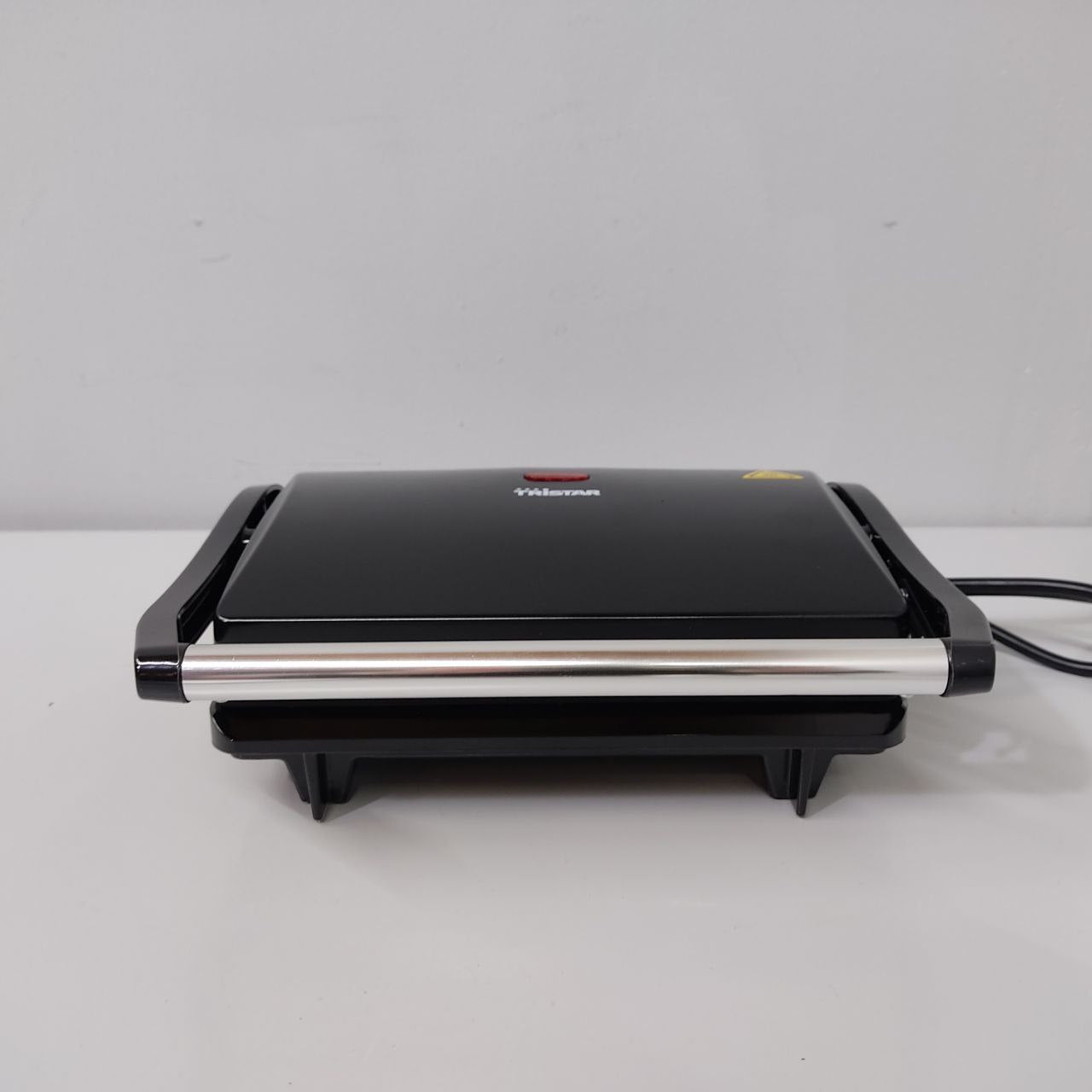 GRILL ELÉCTRICO TRISTAR 700W 22,5X14CM – COMPACTO Y EFICIENTE