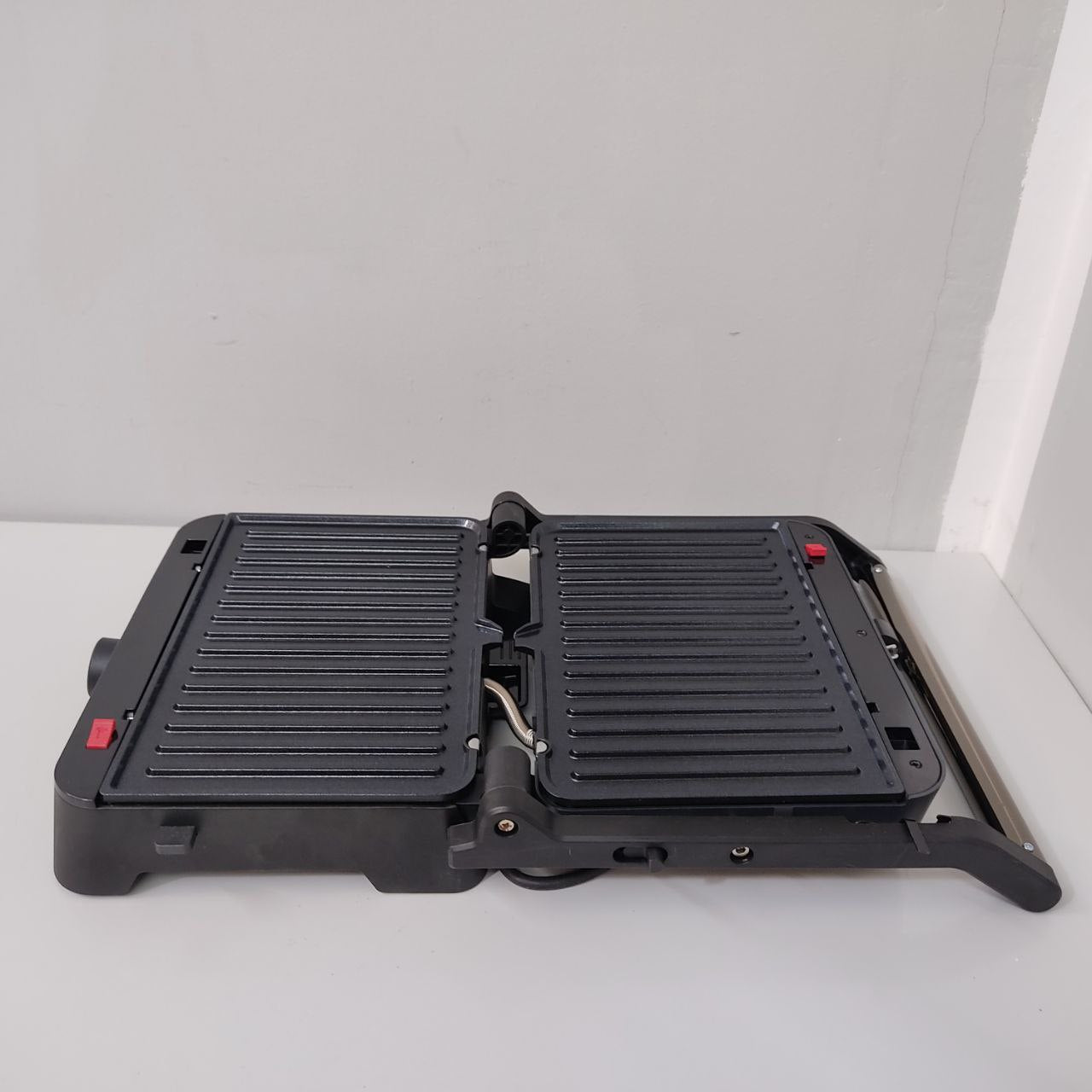 GRILL PRINCESS 1800W – SUPERFICIE XL 27,5X18CM CON TERMOSTATO AJUSTABLE