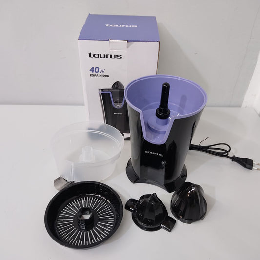 EXPRIMIDOR ELÉCTRICO TAURUS NEGRO 40W – VERTIDO DIRECTO Y FÁCIL DE USAR