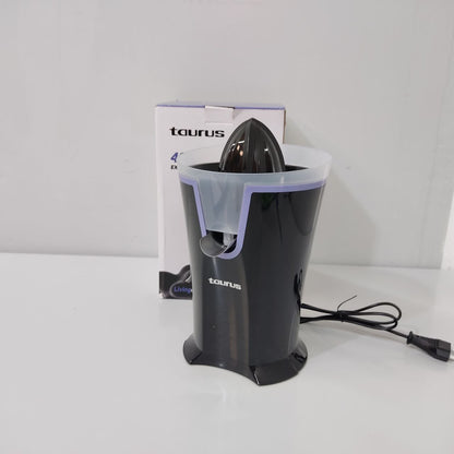 EXPRIMIDOR ELÉCTRICO TAURUS NEGRO 40W – VERTIDO DIRECTO Y FÁCIL DE USAR