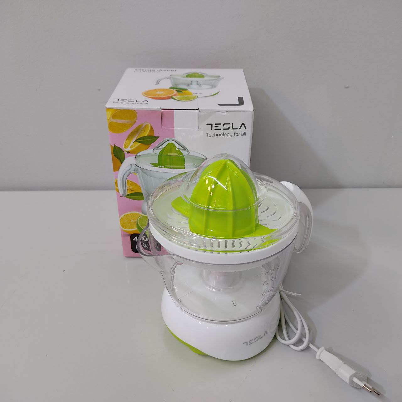 EXPRIMIDOR TESLA 40W – 0,7L, FÁCIL Y RÁPIDO PARA JUGOS FRESCOS