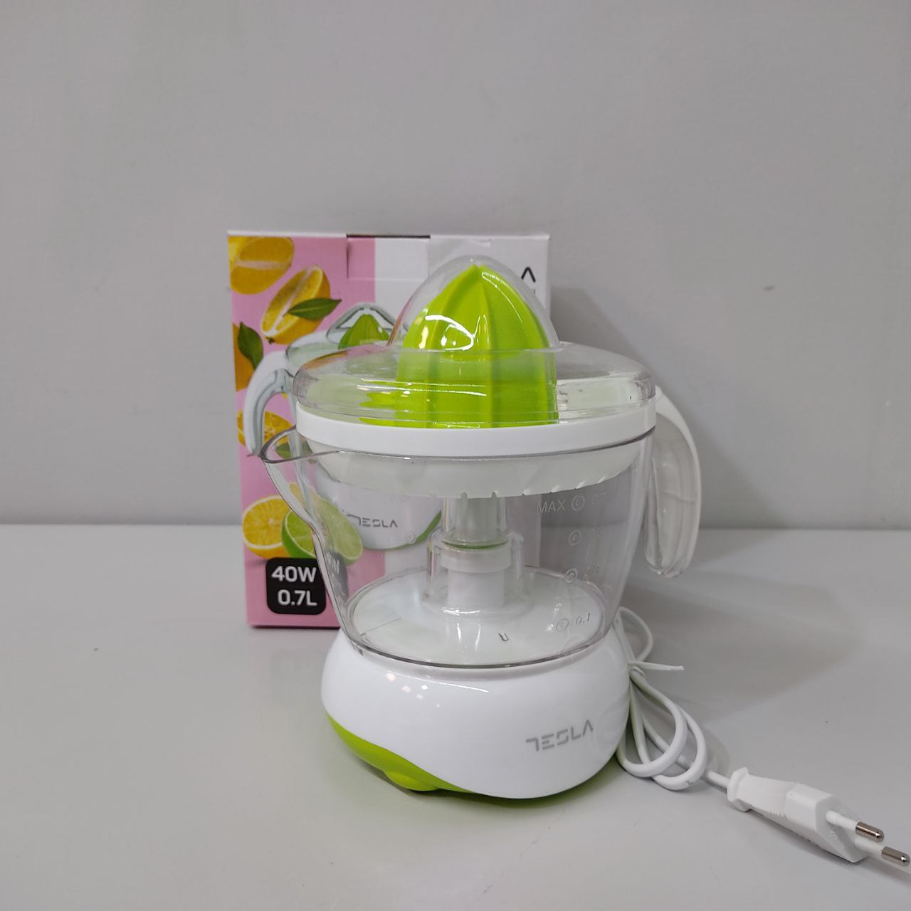 EXPRIMIDOR TESLA 40W – 0,7L, FÁCIL Y RÁPIDO PARA JUGOS FRESCOS