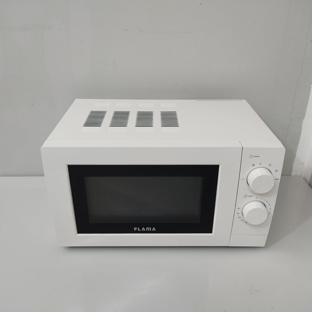 MICROONDAS FLAMA 1816FL 20L – 700W, 6 NIVELES DE POTENCIA Y FUNCIÓN DESCONGELACIÓN