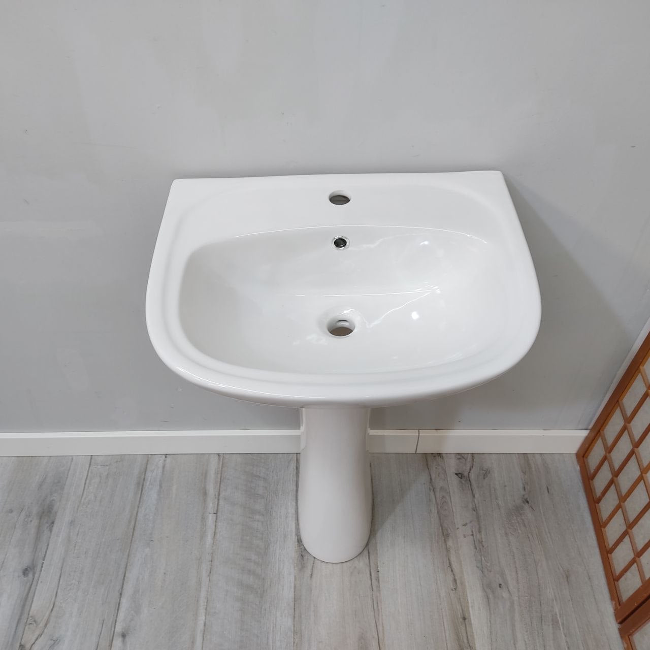 LAVABO CON PEDESTAL – CERÁMICO, DISEÑO CLÁSICO Y FÁCIL LIMPIEZA