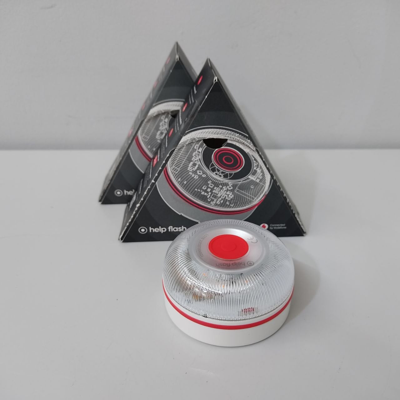 BALIZA HELP FLASH V16 DGT – LUZ DE EMERGENCIA CONECTADA, MAGNÉTICA Y GEOLOCALIZABLE