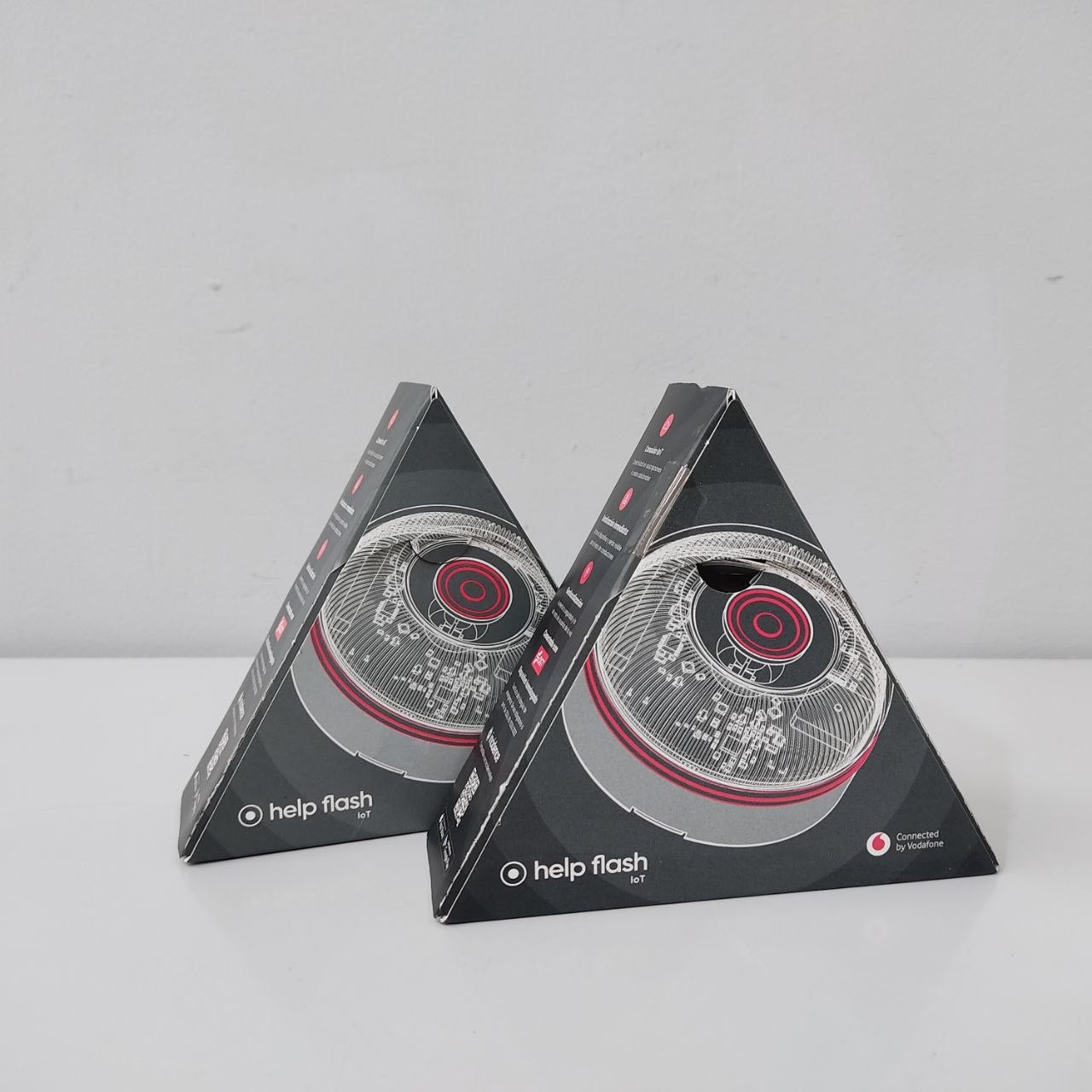 BALIZA HELP FLASH V16 DGT – LUZ DE EMERGENCIA CONECTADA, MAGNÉTICA Y GEOLOCALIZABLE